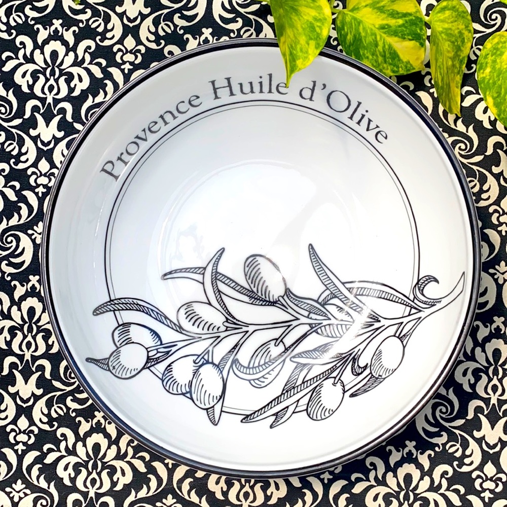 Everyday White by Fitz and Floyd Bistro Black Pasta serving Bowl | 11 inches